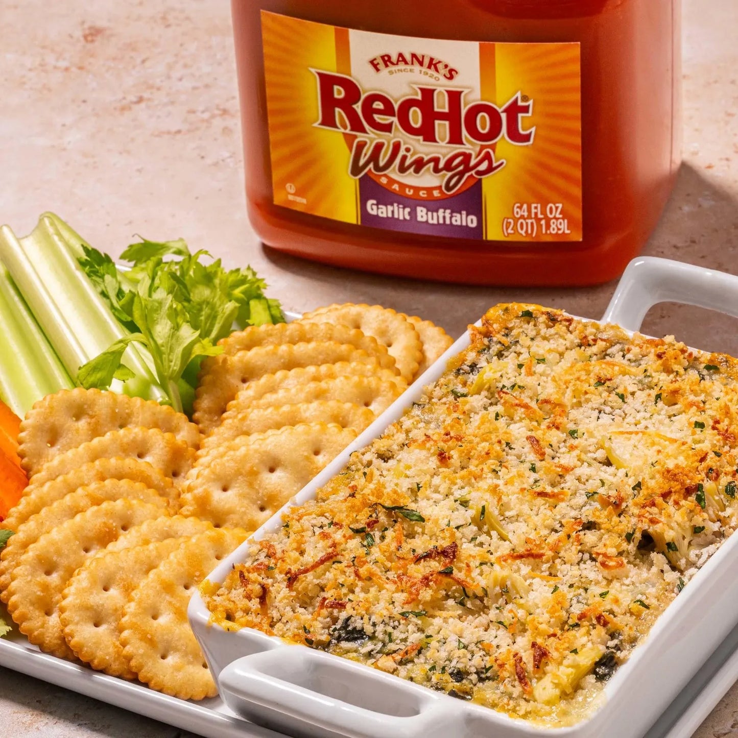 Salsa Picante De Alas De Búfalo Con Ajo Franks RedHot 1.89 Litros Sabores Intensos Y Versatilidad